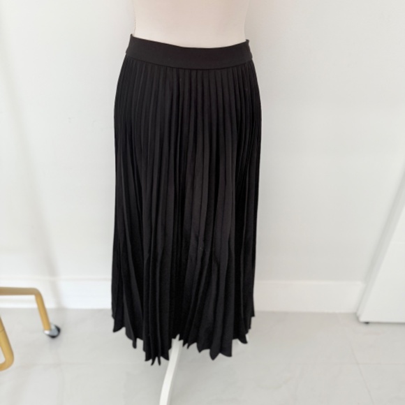 Michael Kors Collection Black Mid Calf Pleated Skirt Workwear or Evening Wear - Picture 7 of 12